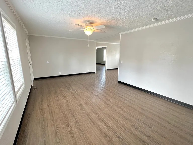 205 S Elm St — Photo 9