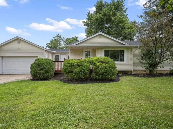 1227 Meadowbrook Blvd, Brunswick, OH 44212