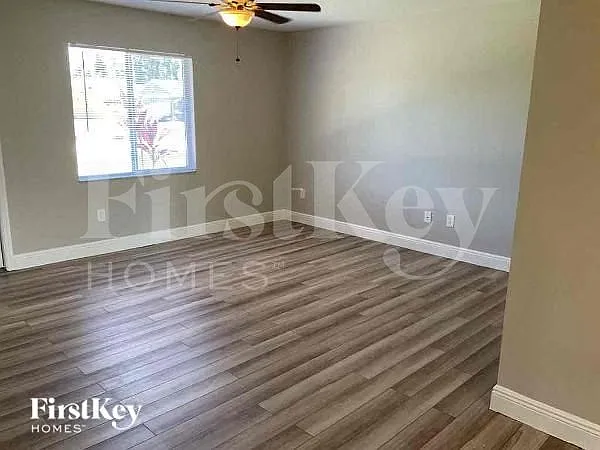 19037 Tampa Rd S — Photo 2