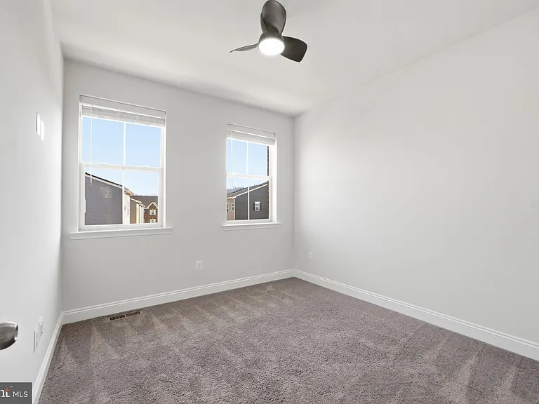 16428 Fife Way — Photo 31