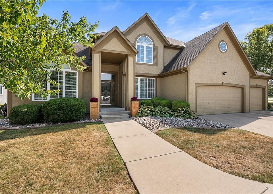 1st image of 5937 NE Hidden Valley Dr