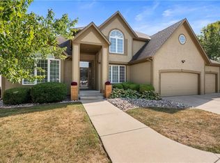 5937 NE Hidden Valley Dr, Lees Summit, MO 64064