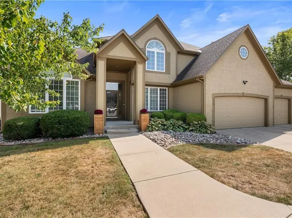 5937 NE Hidden Valley Dr, Lees Summit, MO 64064