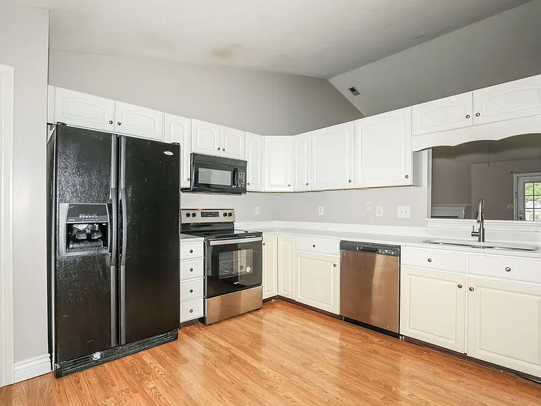 10207 Carmine Dr — Photo 9