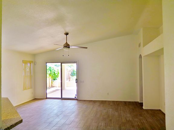 3rd image of 2573 W Saguaro Bluffs Dr