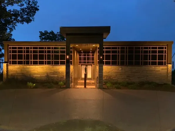 725 E Brow Rd, Lookout Mountain, TN 37350