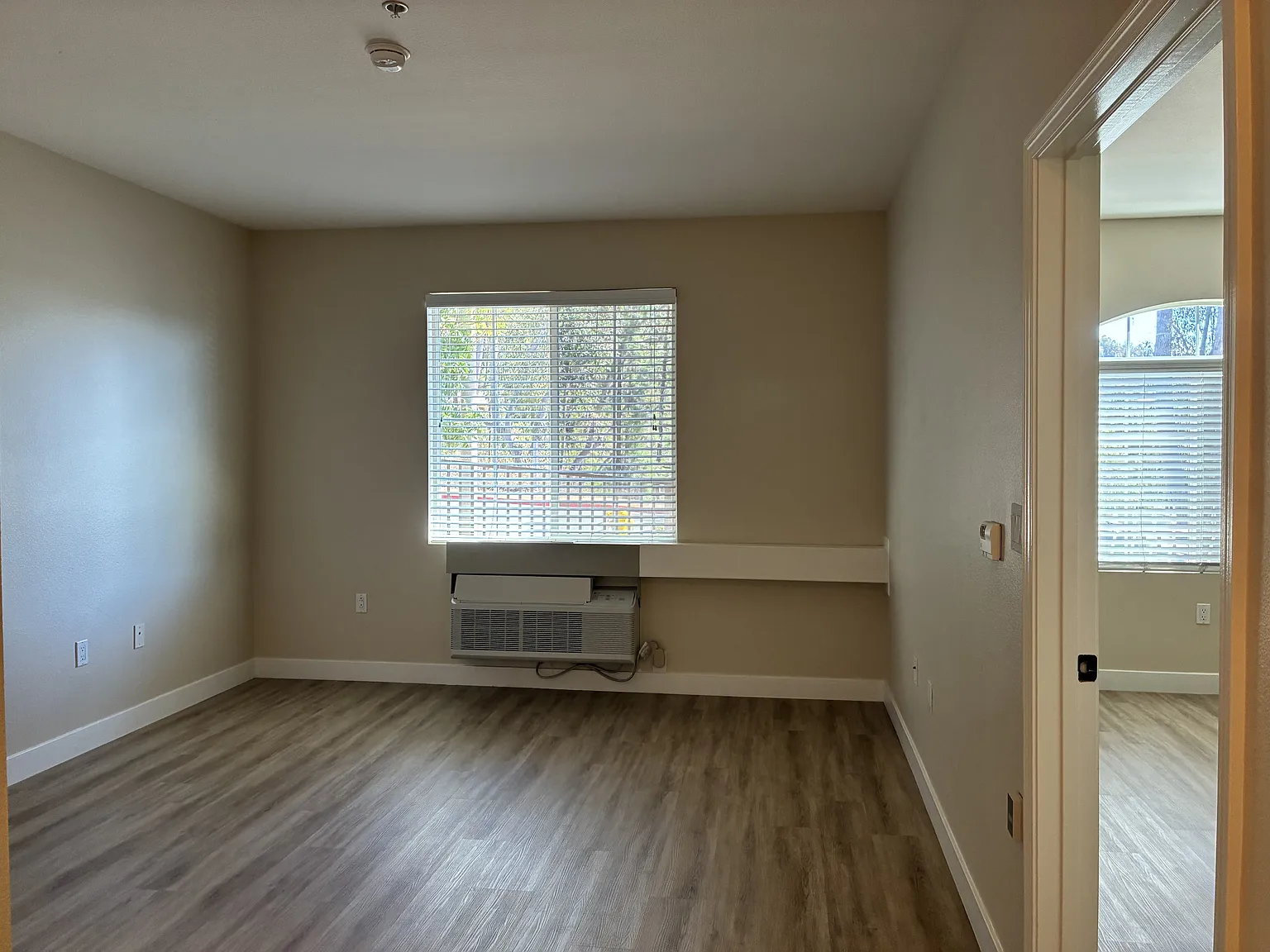 Los Arcos Senior Apartments 55+ — Photo 4