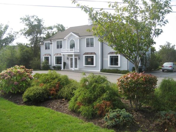 1685 Main St
