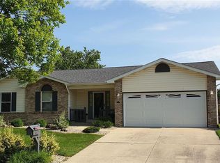 832 Daniel Dr, Maryville, IL