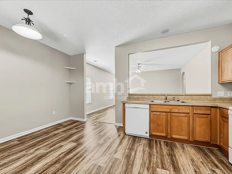 762 Bristol Way — Photo 4