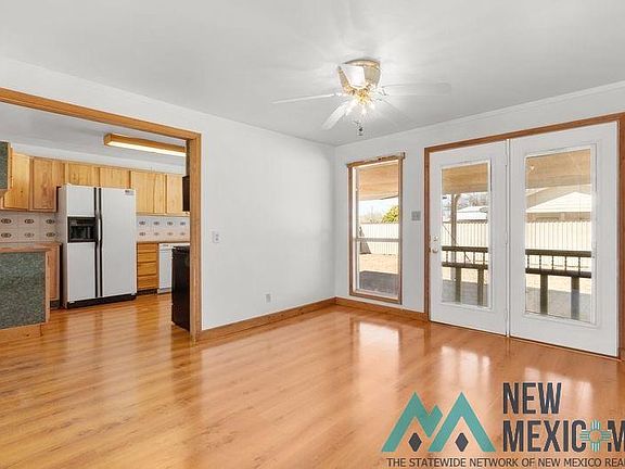 5th image of 900 E 10th St