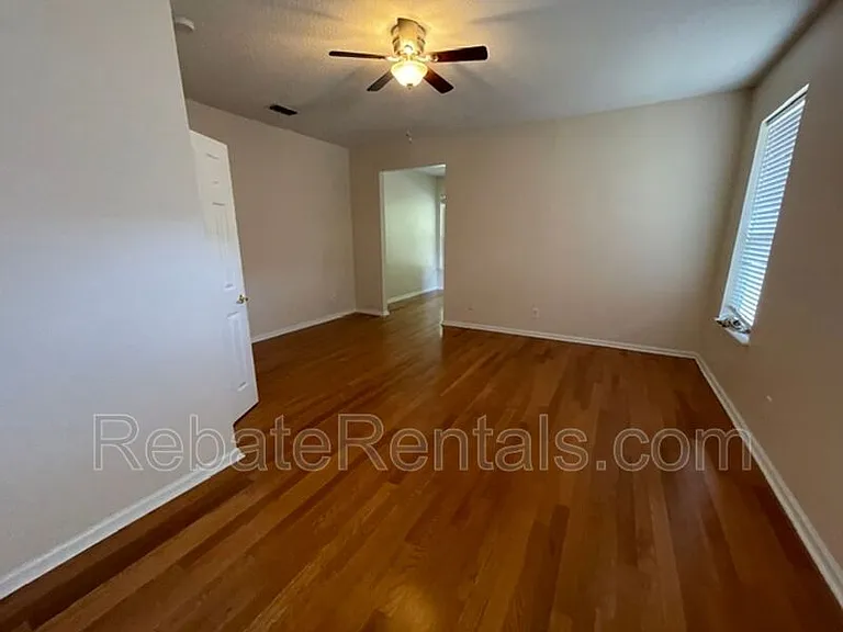 8907 Hampton Landing Dr E — Photo 33