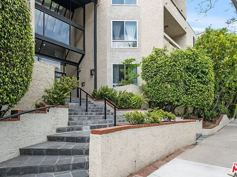 8960 Cynthia St #208 — Photo 20