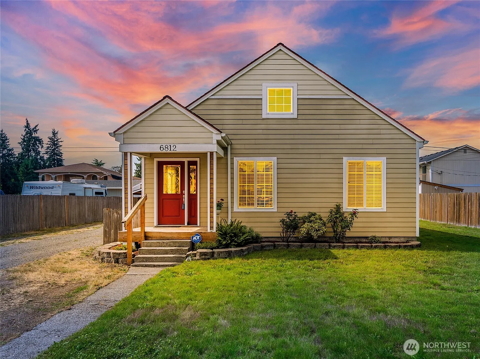 6812 S Huson Street photo 1