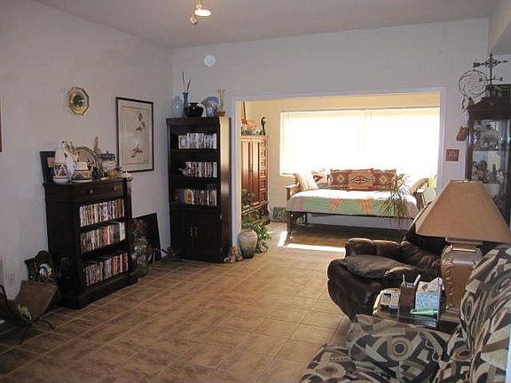 5th image of 521 Sand Bend Dr