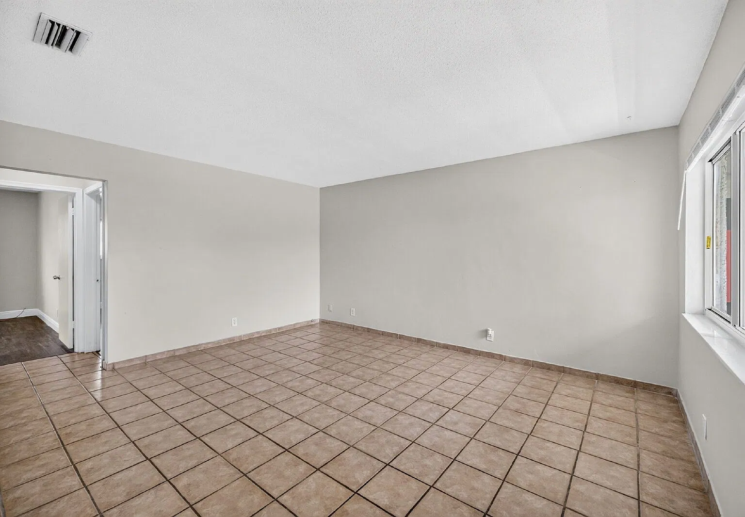 2 bed, 1.0 bath, 850 sqft, $1,800 — Photo 2
