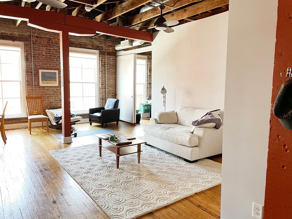 Spacious living room