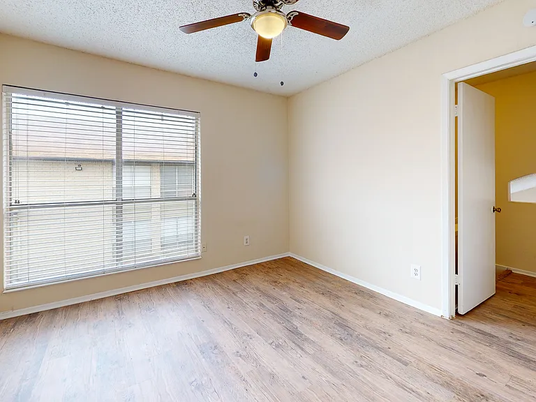 Addison Apartments at the Park — Photo 96