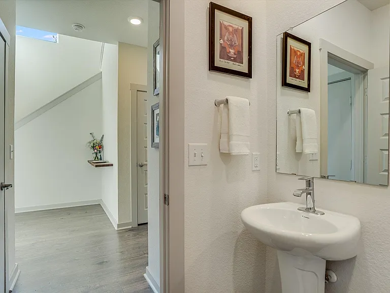 2405 Sisterdale Ln — Photo 12