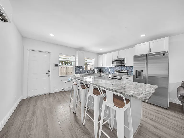 2023 NE 15th Ave — Photo 7