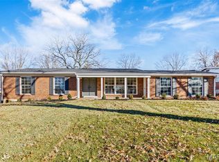 330 Sudbury Ln, Ballwin, MO