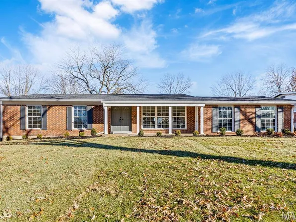 330 Sudbury Ln, Ballwin, MO 63011