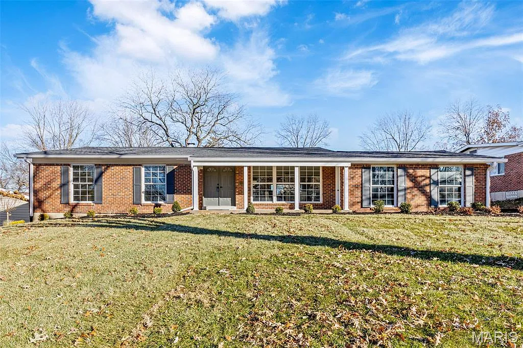 330 Sudbury Ln photo 1