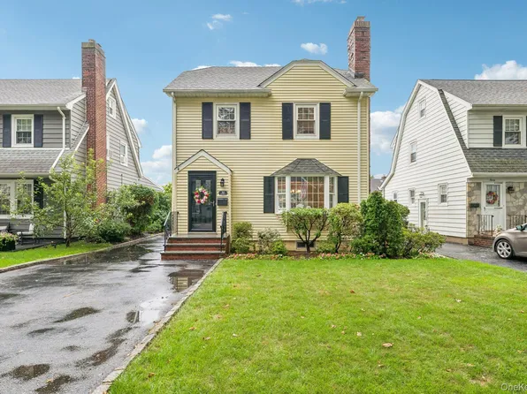 32 Cambridge Avenue, Garden City, NY 11530