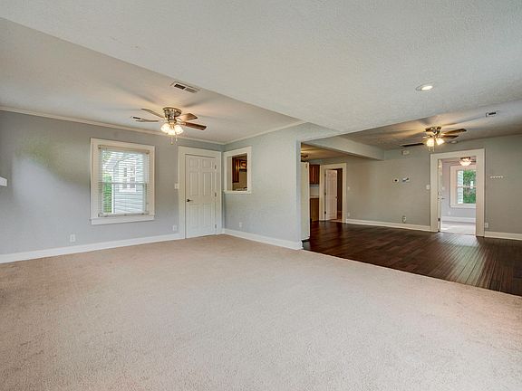 4th image of 3511 Valley View Dr