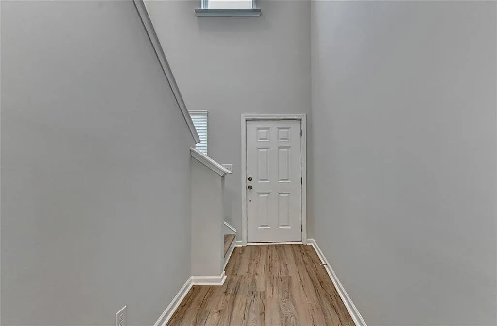5 bed, 2.5 bath, 2338 sqft, $2,350 — Photo 4