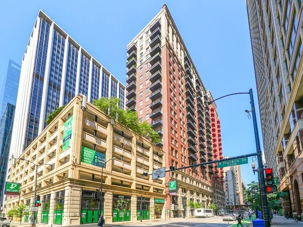 212 W Washington St APT 704-C, Chicago, IL 60606