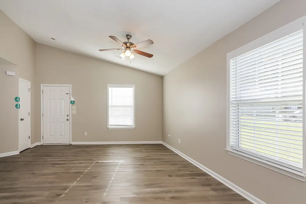 3 bed, 2.0 bath, 1216 sqft, $1,785 — Photo 4