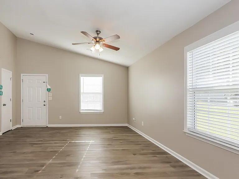 11926 Stewarts Crossing Dr — Photo 4