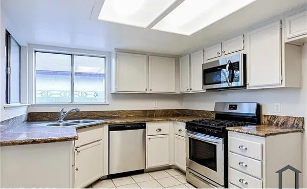 3 bed, 1175 sqft, $2,230 — Photo 4