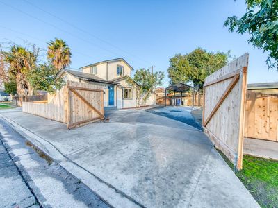 4555 E Grant Ave, Fresno, CA, 93702