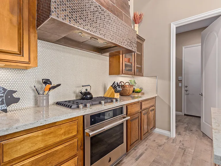 628 E Peach Tree St — Photo 25