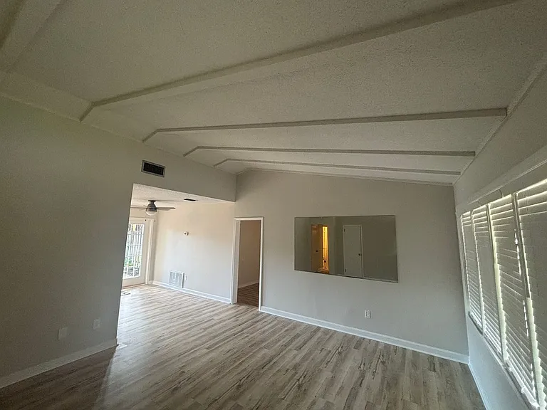 143 Edward Cir — Photo 2