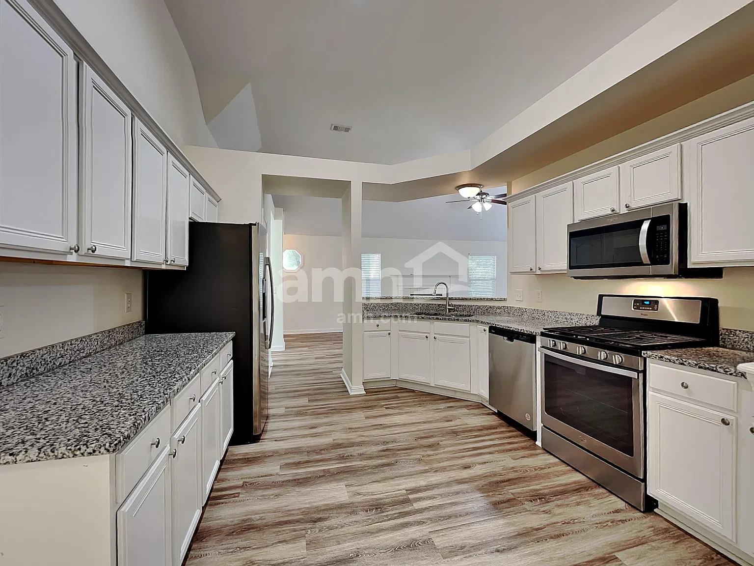 4 bed, 2.0 bath, 2330 sqft, $2,645 — Photo 3