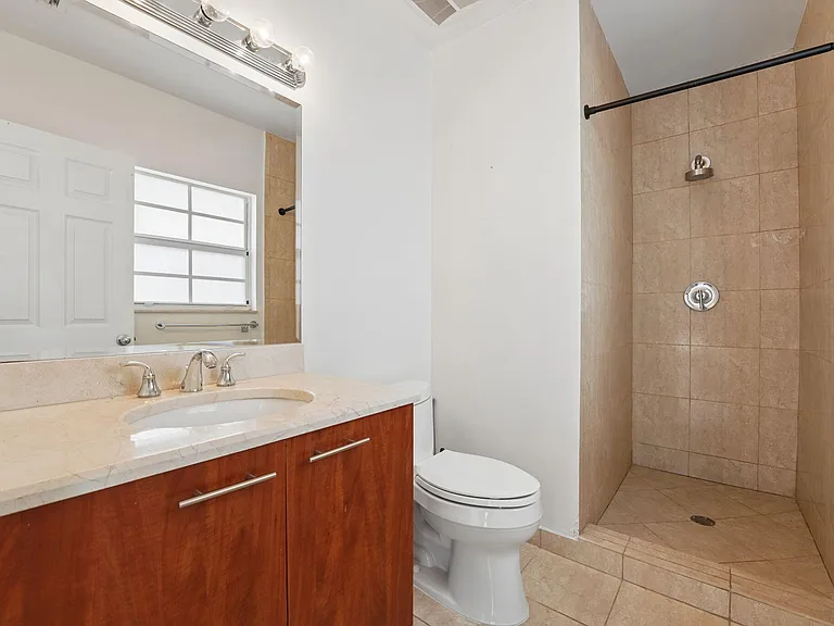 819 SW 7th Ave — Photo 31