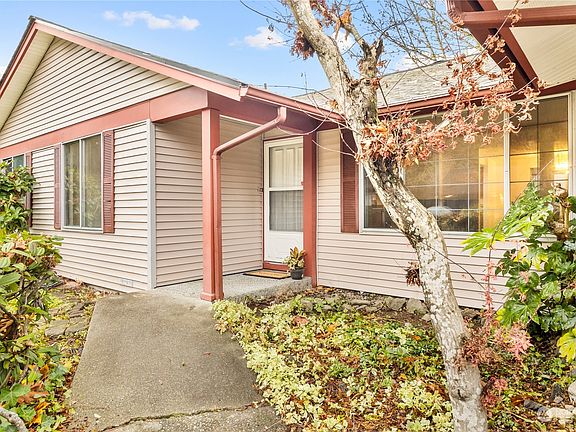 4th image of 641 NE Silver Pine Drive
