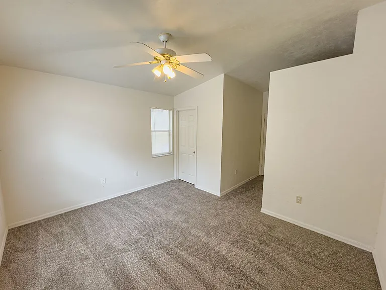 4415 SW 34th St #508 — Photo 13