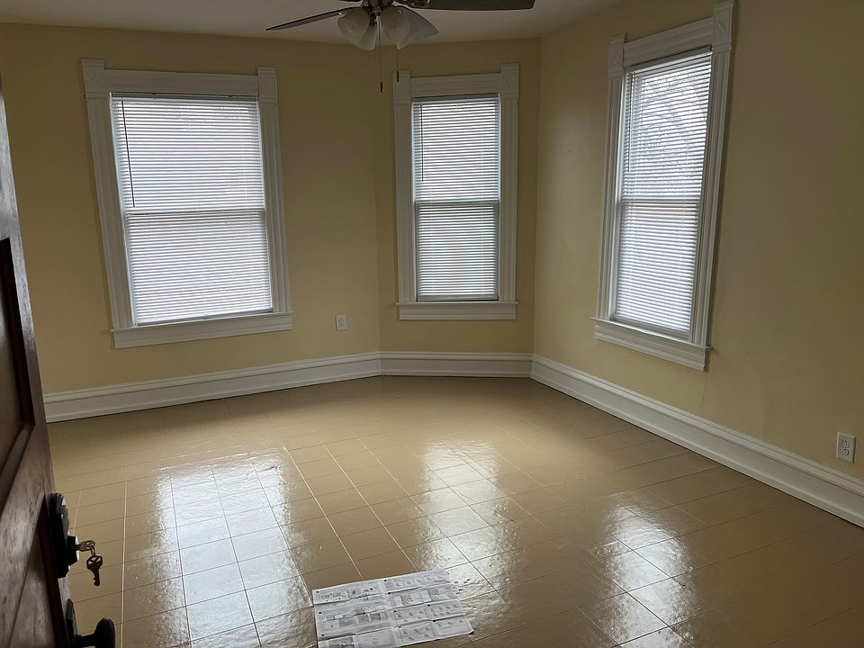 1st image of 724 N 23rd St S