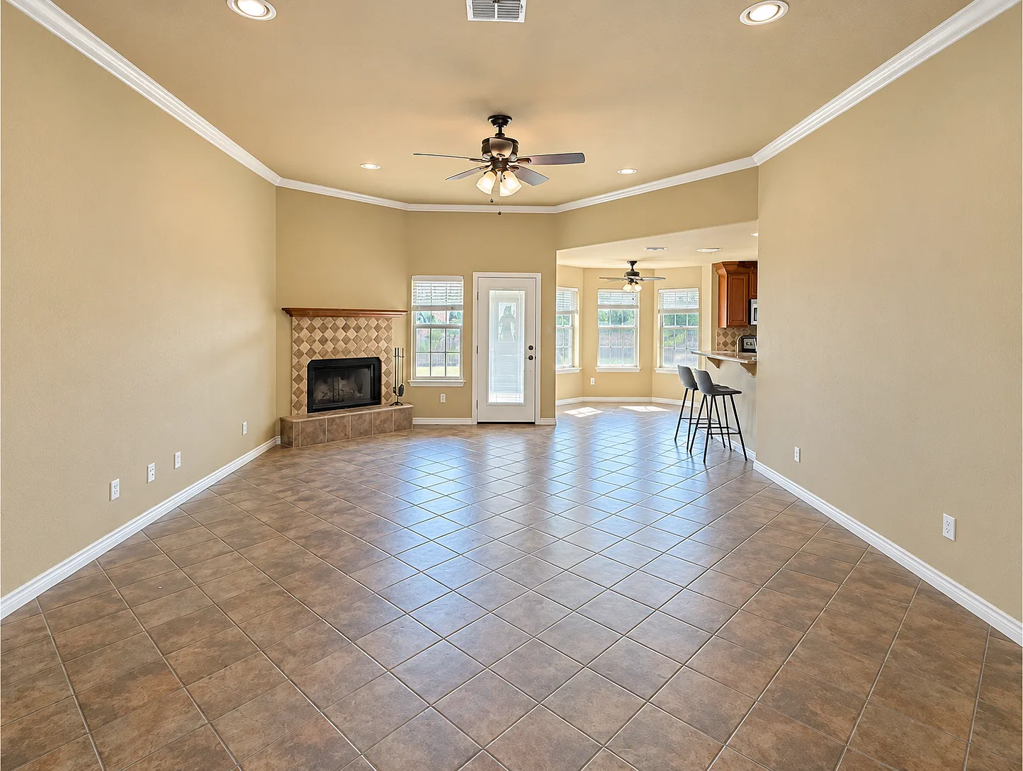 3 bed, 1534 sqft, $2,000 — Photo 2