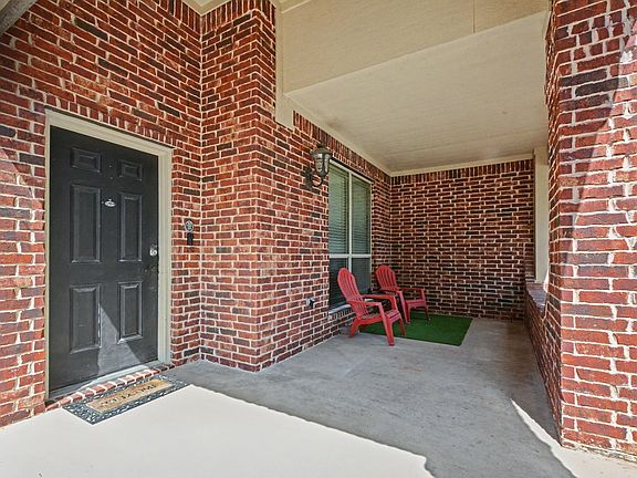 2nd image of 200 Lorient Dr