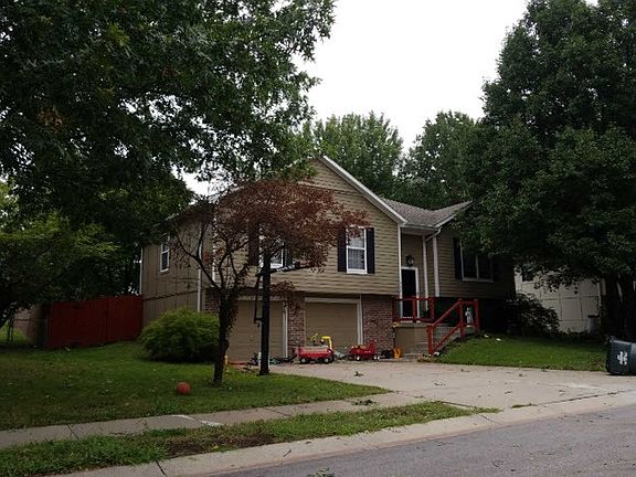 2nd image of 535 NE Summit Dr