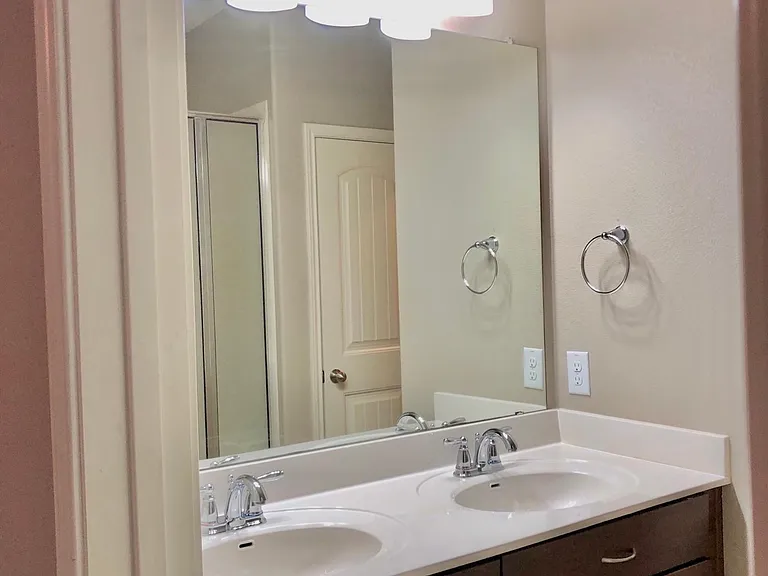 Double sink vanity in master bathroom