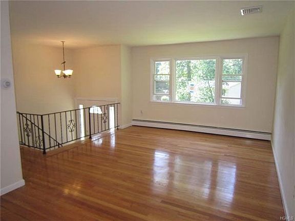 3rd image of 6 Mary Beth Dr