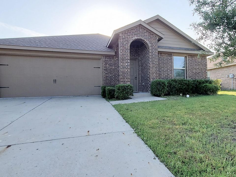 1st image of 3233 Dumas Dr