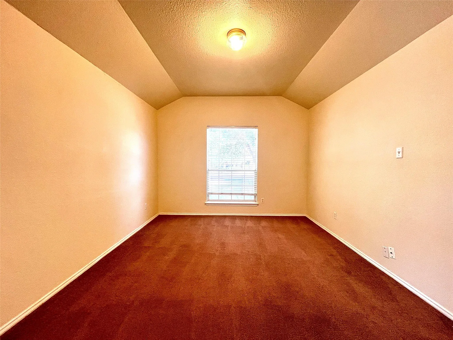 4 bed, 2.0 bath, 2238 sqft, $1,995 — Photo 4