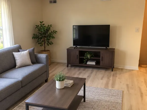 241 Coxcomb Hill Rd APT 26, New Kensington, PA 15068